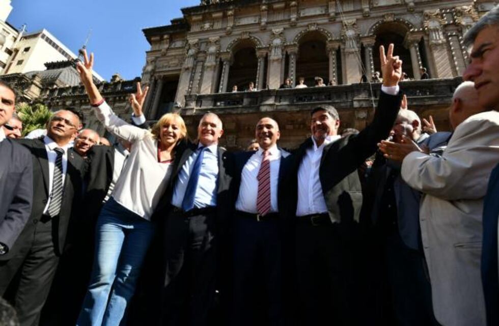 Manzur encabezó un multitudinario acto en la explanada de Casa de Gobierno para apoyar la candidatura de Jaldo y Acevedo