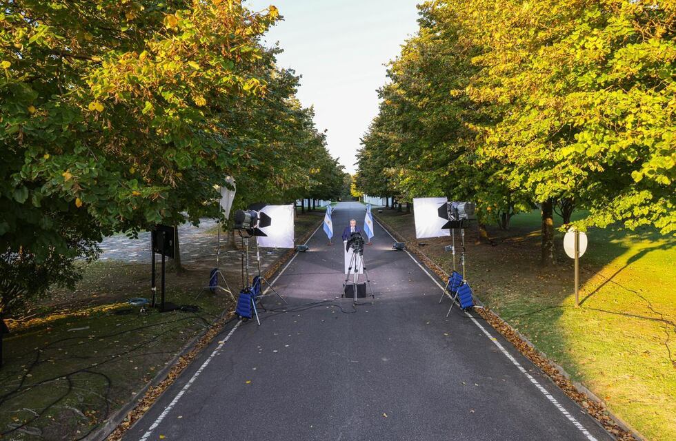 El trasfondo del anuncio de Alberto Fernández: al aire libre y con protocolos