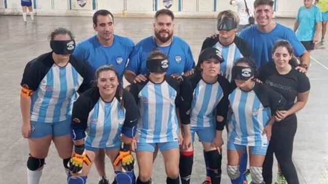 El equipo de fútbol femenino para ciegas de Petroleros disputó oficialmente su primer partido, marcando un hito en la historia del deporte de Mendoza.