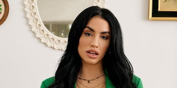 Corset y sastrero: Lali enamoró a todos con un look total black