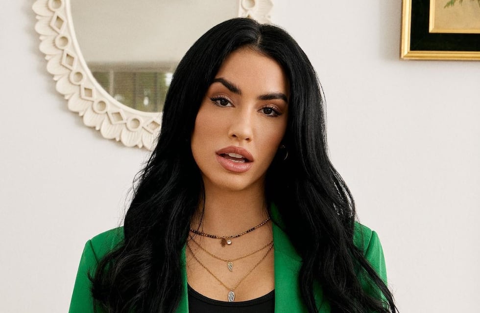 Corset y sastrero: Lali enamoró a todos con un look total black
