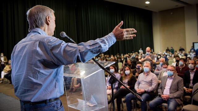 Schiaretti reunió a todos los intendentes y jefes comunales peronistas de cara a las elecciones generales del 14 de noviembre. (Prensa Hacemos por Córdoba).
