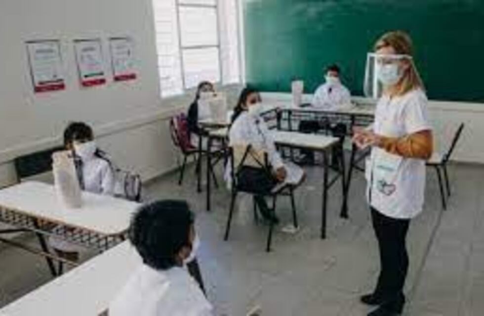 Gremios docentes denuncian penalmente a Thomas
