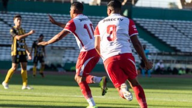 Lo grita el 10, Damián Arce. El 9, Martín Pino, se perdió uno increíble.