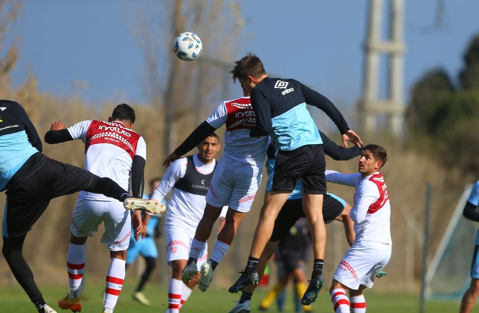 Belgrano le ganó a Instituto dos amistosos de pretemporada jugados en Villa Esquiú