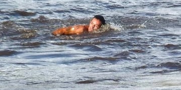Carlos Paz. Buscan a un hombre que se arrojó al río San Antonio en plena crecida (Foto Next TV).