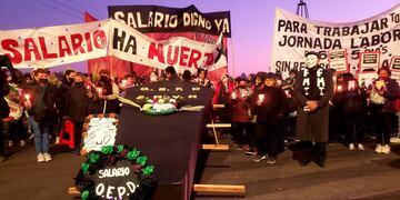 Piqueteros exigen el aumento del Salario Básico Universal.