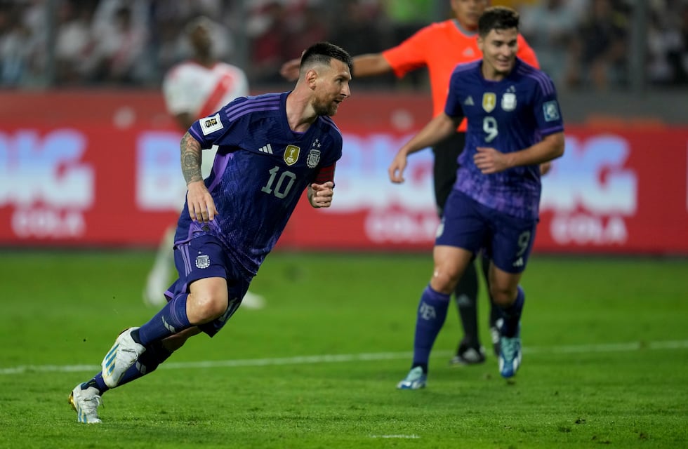 Con goles de Lionel Messi, la Selección Argentina le ganó a Perú 2 a 0