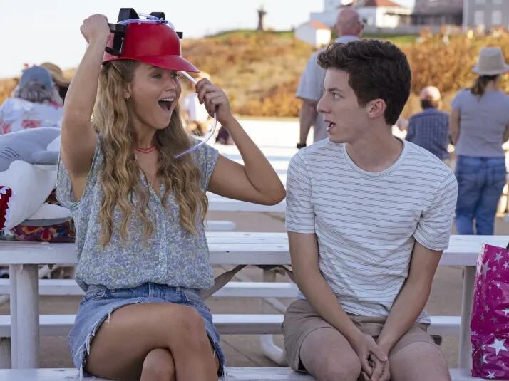 La película de Netflix dura 1 hora y 43 minutos.