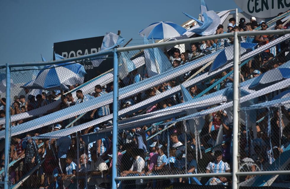 Balearon al líder de la barra de Racing de Nueva Italia en una pelea entre hinchas