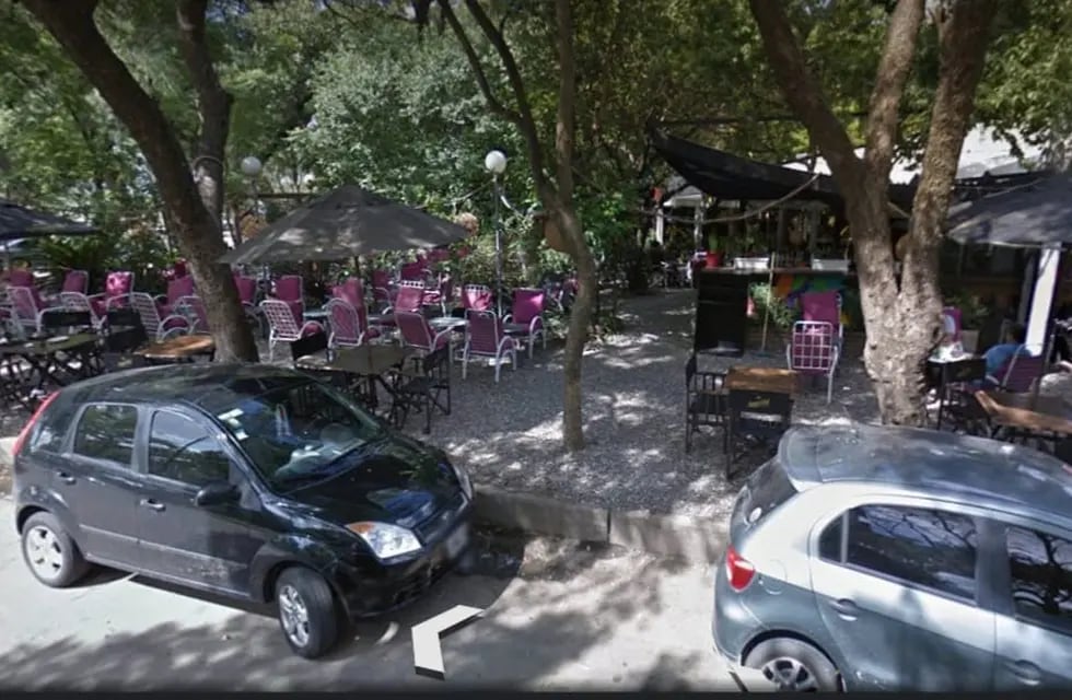 Video: se incendió un concurrido restaurante de Córdoba, del Parque Sarmiento