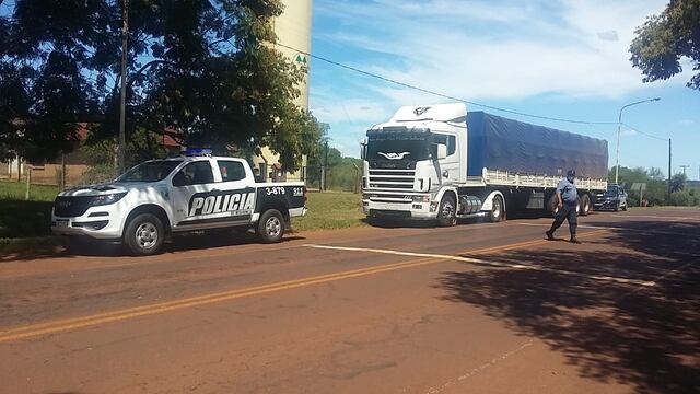 La Policía logró interceptar dos camiones que intentaron ingresar soja de manera ilegal a la Provincia