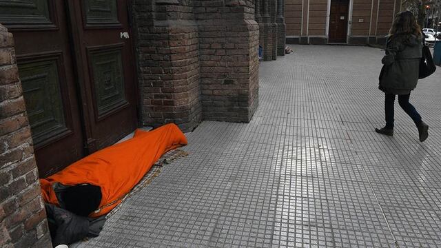 En la zona metropitana de Mendoza para estos días, según la Subsecretaría de Desarrollo Social hay unas 140 personas viviendo en situación de calle. Gentileza Los Andes