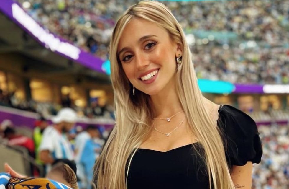 More Beltrán apostó a una malla enteriza negra y mostró cómo se combate el calor en la ciudad