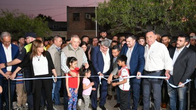 El gobernador Osvaldo Jaldo visitó la ciudad de Monteros, donde llevó a cabo la inauguración oficial de varias obras importantes para la comunidad.