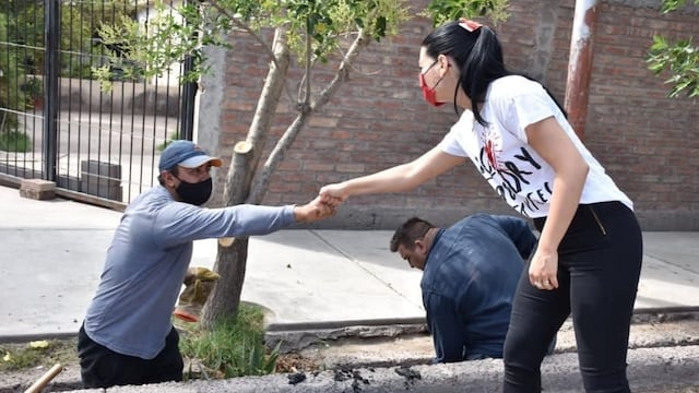 Flor Destéfanis, intendenta de Santa Rosa junto a los trabajadores municipales.