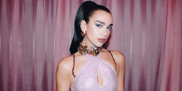 Dua Lipa deslumbró con un vestido ultra escotado y lleno de brillos.