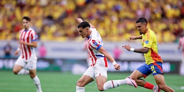 Como contra Colombia (foto), el paraguayo Ramón Sosa, figura de Talleres, entró en el segundo tiempo contra Brasil y poco pudo hacer (Prensa Paraguay)