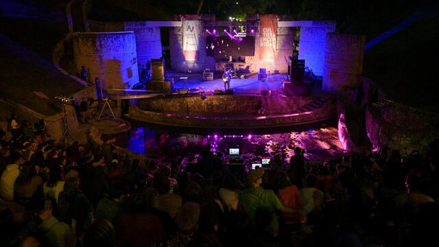 Música en el Anfiteatro Héctor Santángelo.