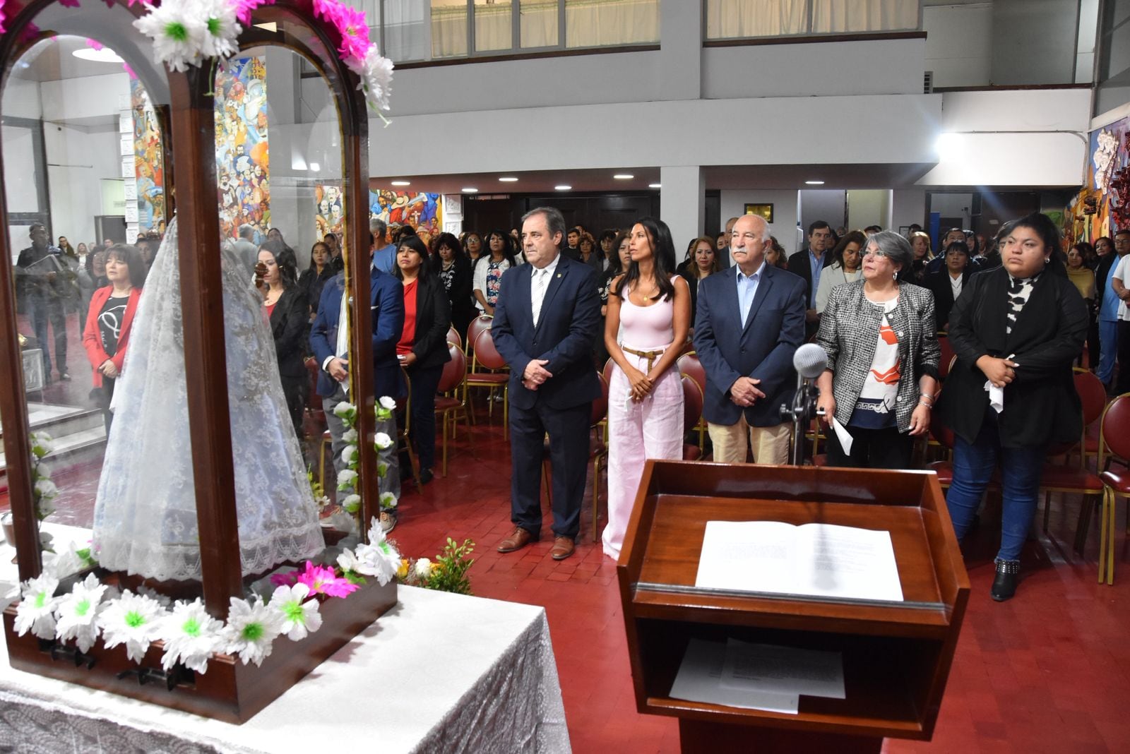 En las oraciones elevadas a la Santa Patrona "pensamos en la familia de cada uno de los que trabajan aquí, en las tareas delicadas que la Legislatura tiene siempre que atender y tratar", dijo el obispo Fernández.