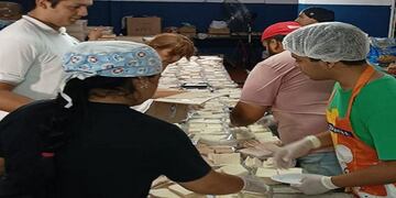 Cadetes en la cena solidaria de Navidad.