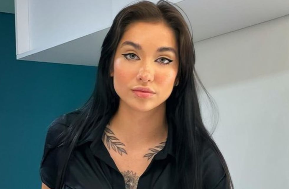 El vestido nude con brillos de María Becerra para cantar con Los Ángeles Azules