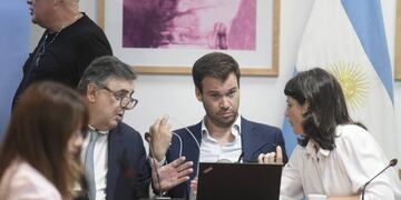 Mario Negri, Juan Manuel López y Carolina Gaillard en la Comisión de Juicio Político (Foto: Federico López Claro)