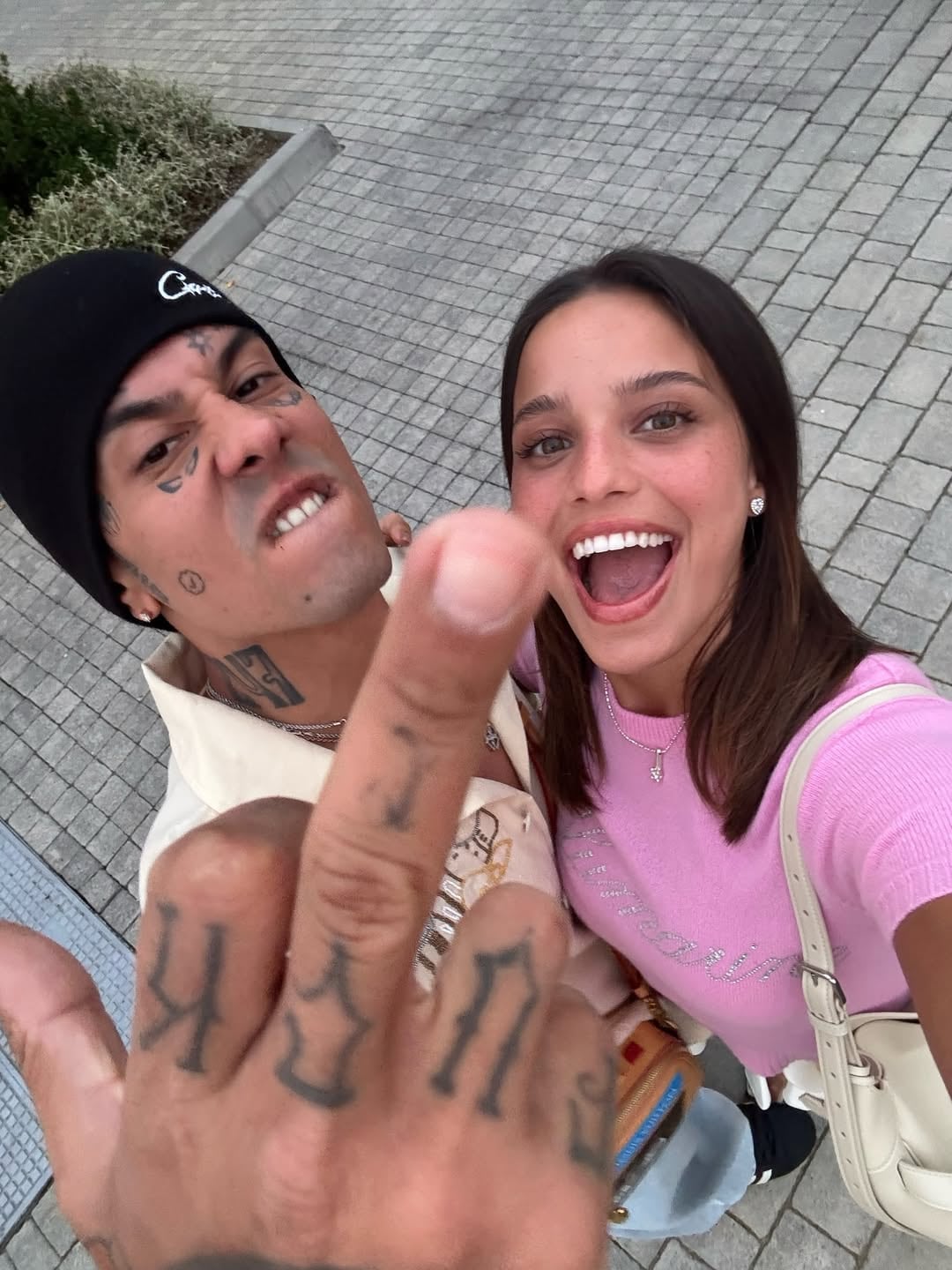 Duki y Emilia.