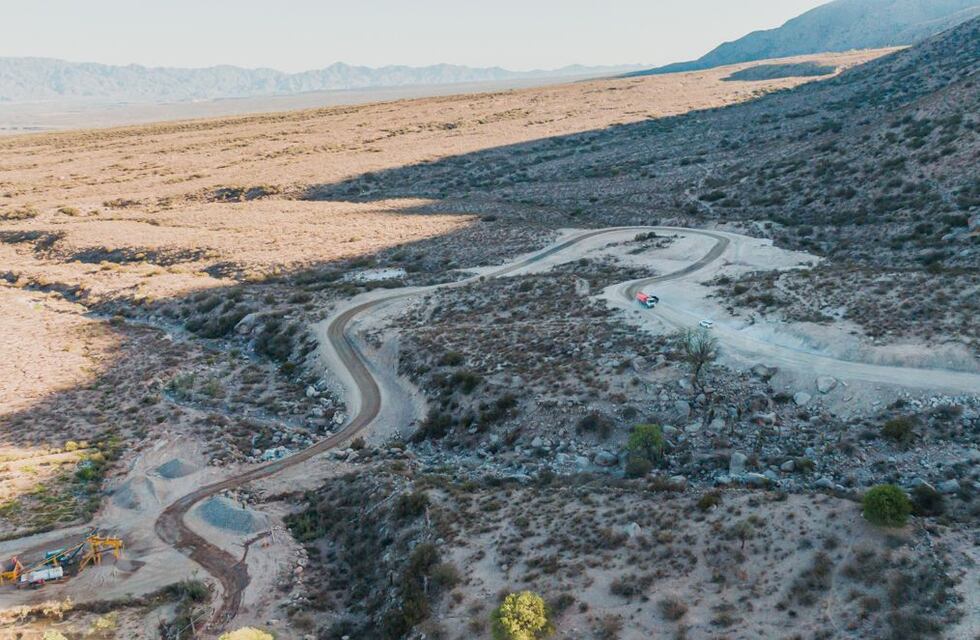 Siguen los trabajos para concretar un camino para la localidad de El Tolar