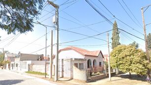 Un joven corrió a un ladrón por los techos y terminó internado en el Urgencias.