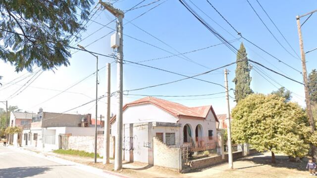Un joven corrió a un ladrón por los techos y terminó internado en el Urgencias.
