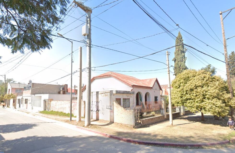 Madrugada violenta en Córdoba: corrió a un ladrón por los techos y terminó internado