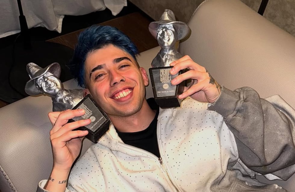 A lo “Dibu” Martínez, Luck Ra festejó su gran noche en los Premios Gardel 2025