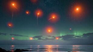 ¿Ovnis? Aparecieron ocho extrañas luces naranjas en el mar argentino