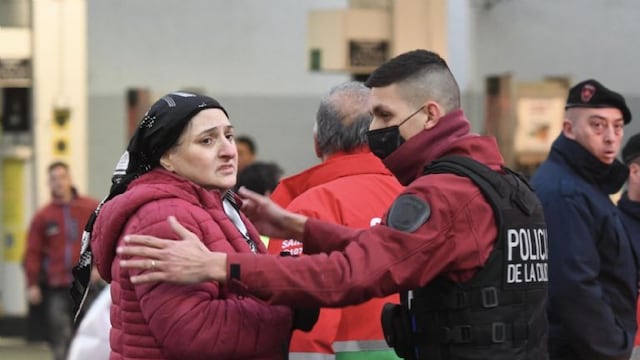 Una mujer se encontró con su hijo en vivo tras el incendio en Recoleta, en medio de la desesperación por la tragedia.