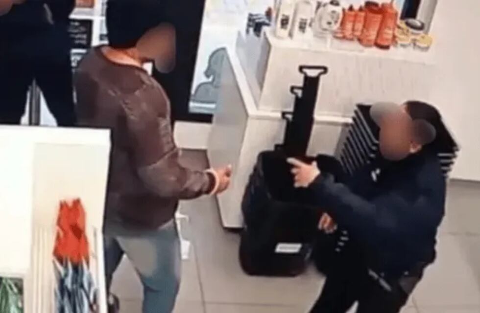 Fue detenido 130 veces, lo atraparon otra vez robando y quedó el video registrado