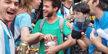 El grupo se llevó la caja junto a la verveza y el fernet.