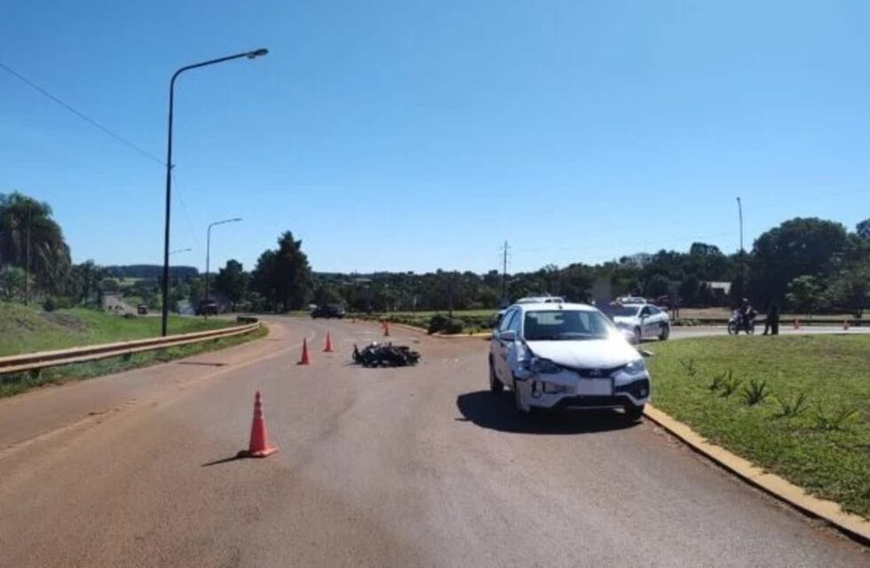Un herido leve tras el choque de una moto y un auto en Campo Viera