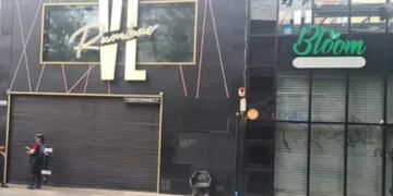 Asesinaron de un balazo a un hombre en la puerta de un boliche.