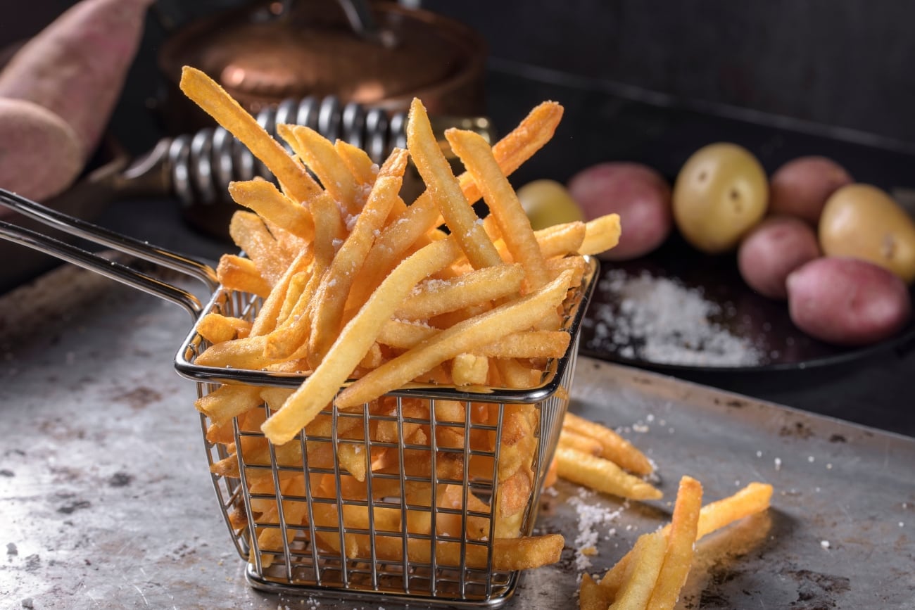 Cómo preparar papas fritas super crujientes con freidora de aire en muy pocos pasos