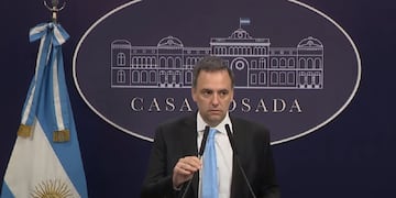 El vocero presidencial Manuel Adorni en conferencia de prensa