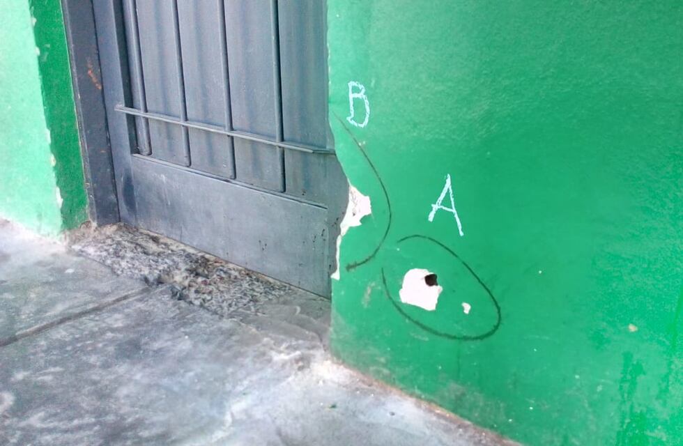 Balearon una rotisería de barrio San Francisquito y mataron a un joven