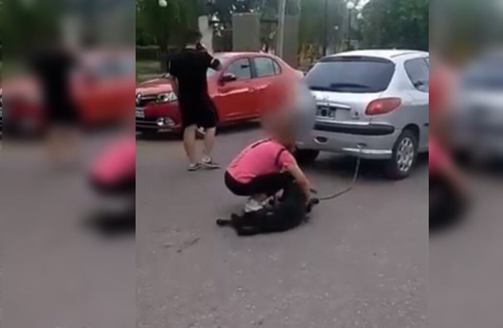 Una mujer ató a su perro al auto y lo arrastró por el asfalto