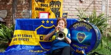 María Valenzuela, la mujer cipoleña de 95 años que es fanática de Boca Juniors.