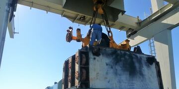 Hidráulica cierra las compuertas del dique El Carrizal.