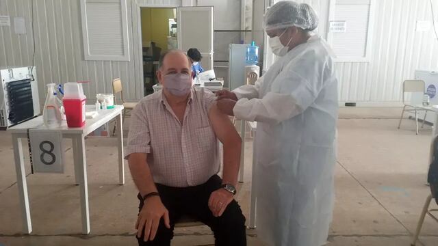 Continúa en Jujuy la campaña de vacunación para neutralizar el avance de la pandemia de  coronavirus, abriendo ahora el acceso a la tercera dosis a mayores de 60 años sin factores de riesgo.