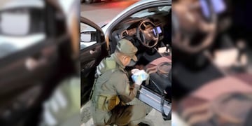 Gendarmería encontró en San Juan más de 20 celulares escondidos en un vehículo y sospechan que son robados