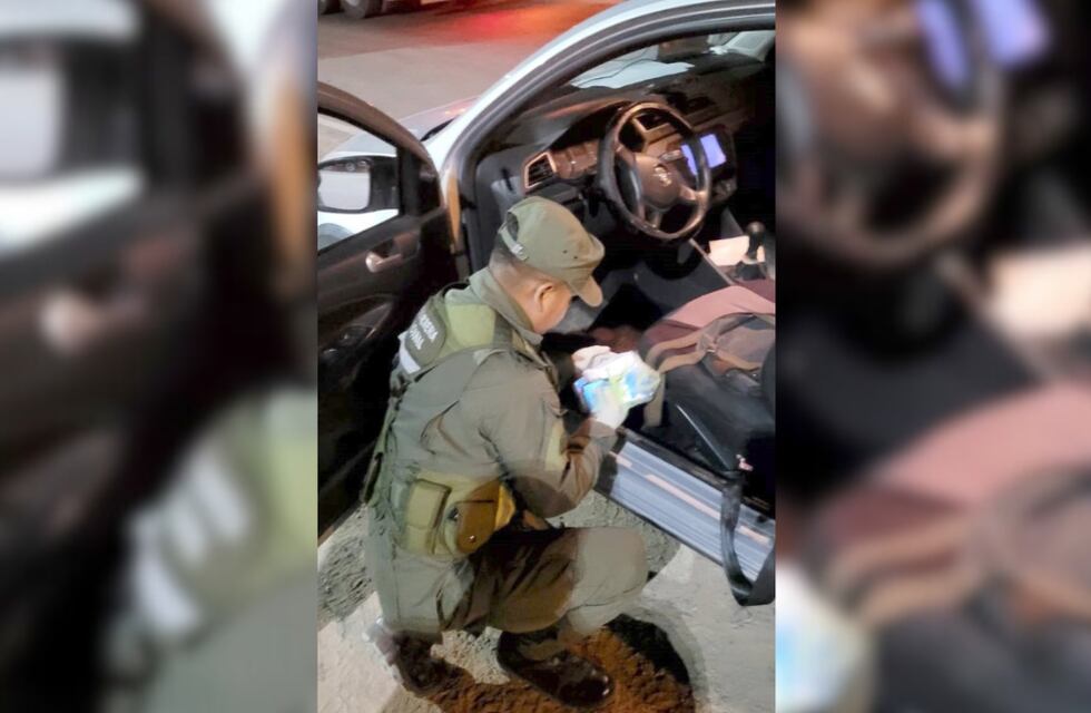 Gendarmería encontró en San Juan más de 20 celulares escondidos en un vehículo y sospechan que son robados