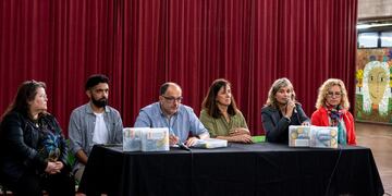 Lanzamiento del Programa Municipal de Robótica con kits Arduino para escuelas secundarias