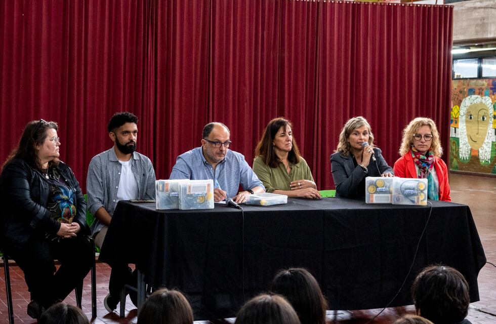 Lanzamiento del Programa Municipal de Robótica con kits Arduino para escuelas secundarias